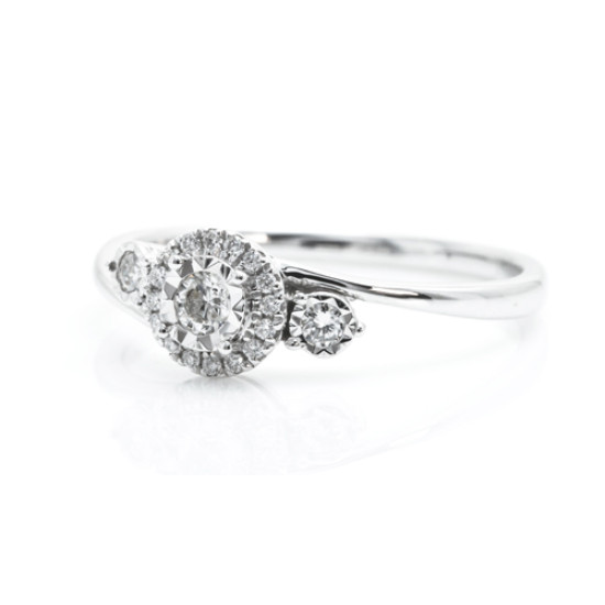  Iconic Elegant Diamond Ring